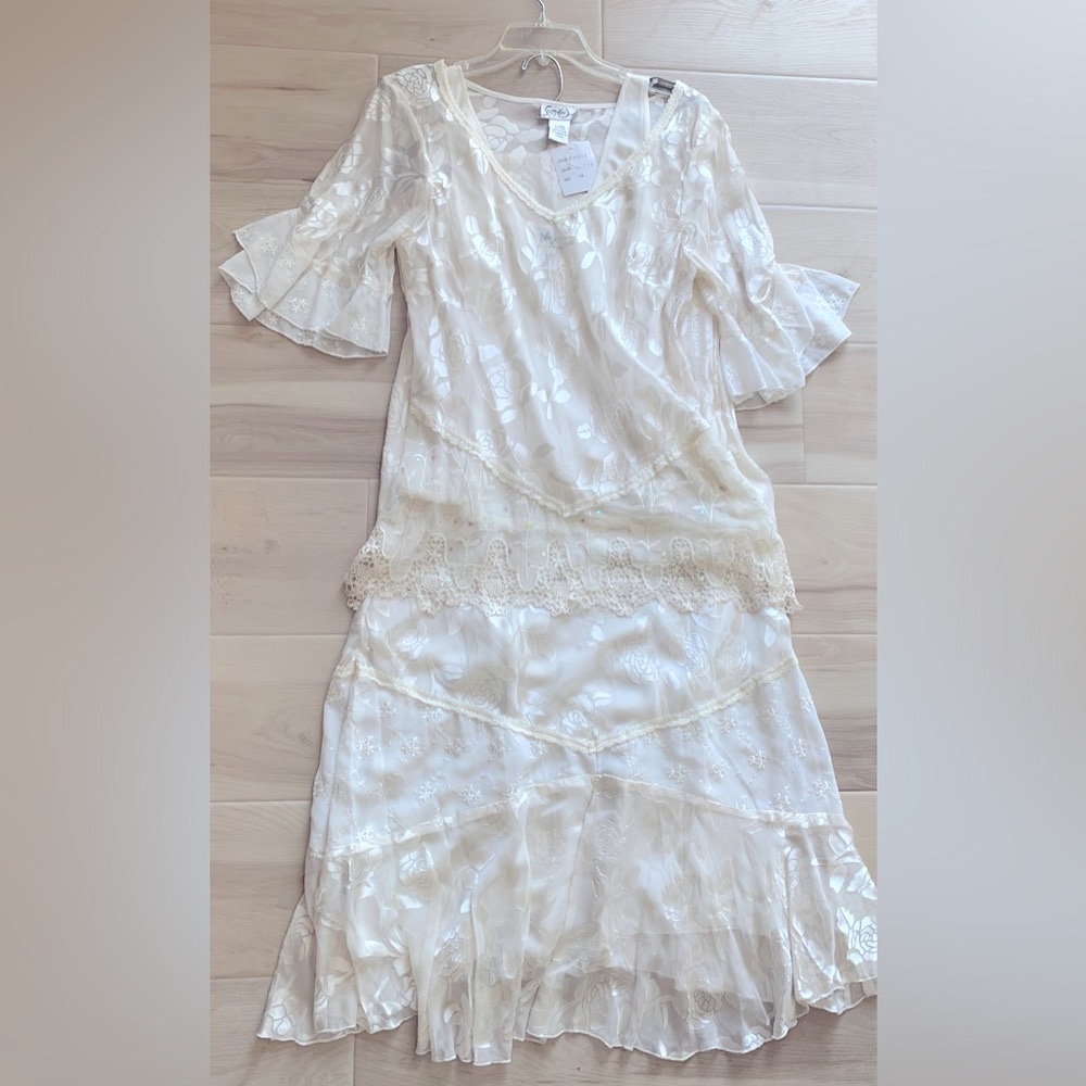🔴 2Pc of Stunning & Elegant Skirt Set- One of a Kind Light Summer Outfit